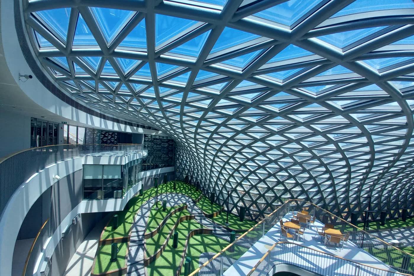 Structural glass gridshell detail